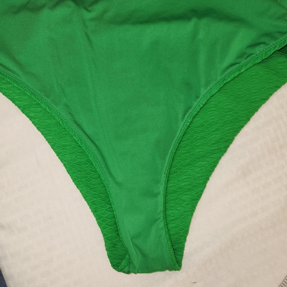 Victoria’s Secret Beach Beads Cut-Out Cheeky One-Piece Size XL.  #B11 - Picture 7 of 11